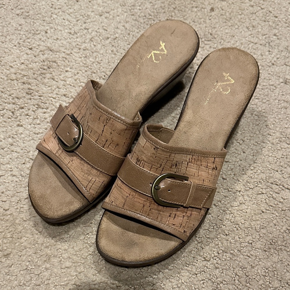 Women's Tan Slide Sandals